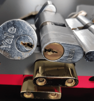 Locksmith in Sutton Scotney fixing a door lock