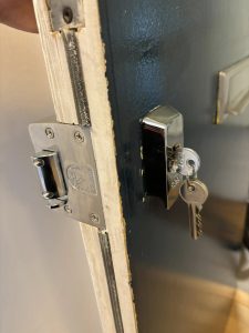 lock replacement Kings Somborne